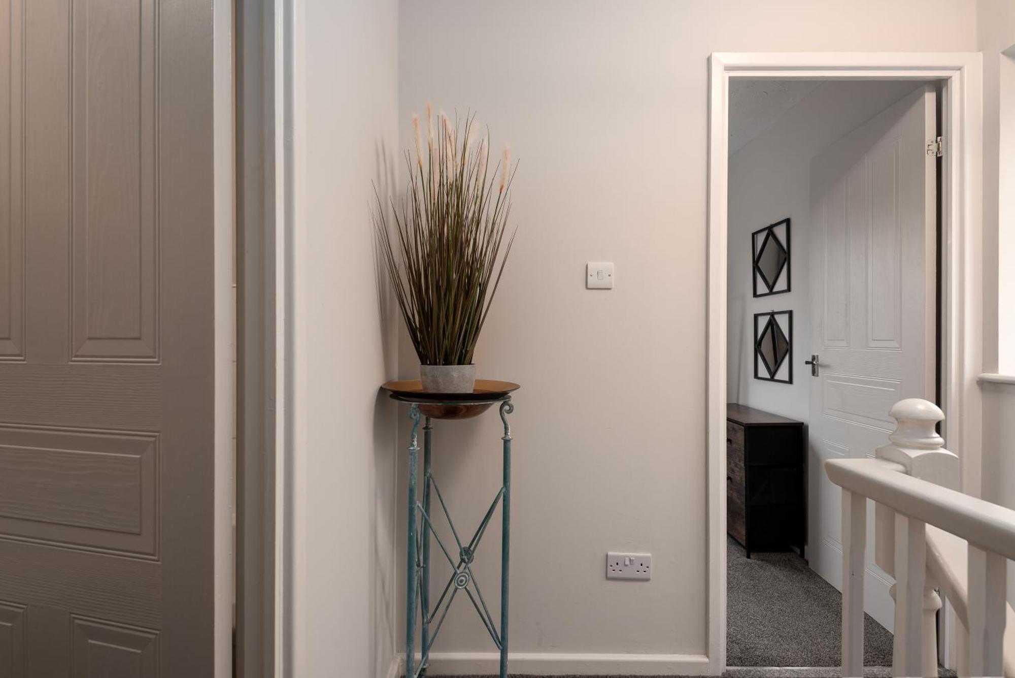 Worcester Fabulous Cherry Tree Mews Self Check In Dogs Welcome By Prior Arrangement , 2 Double Bedrooms ,Super Fast Wi-Fi, With Free Off Road Parking For 2 Vehicles Near Royal Hospital And Woodland Walks Экстерьер фото