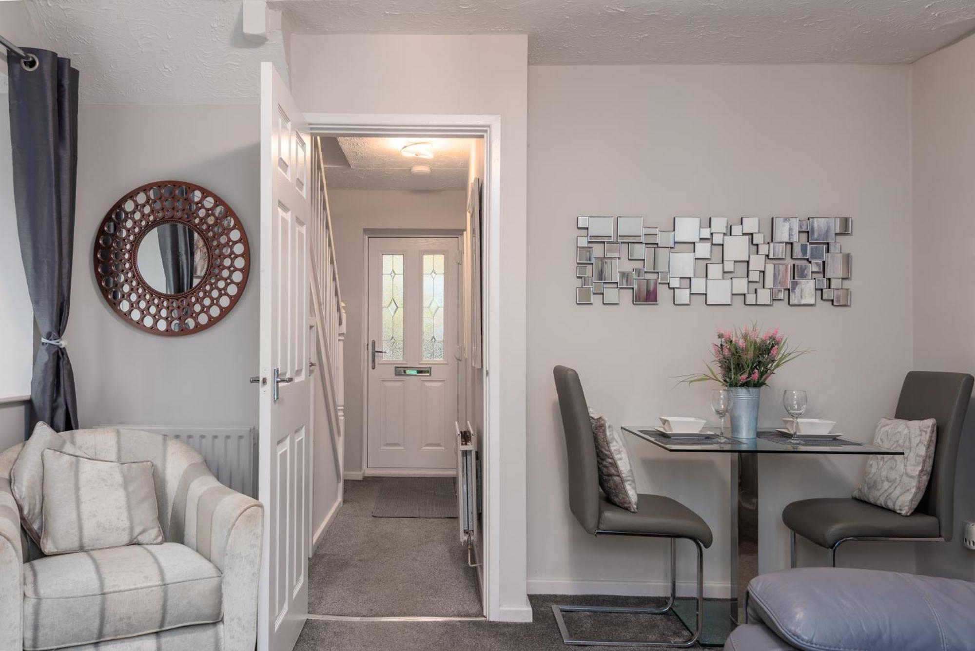 Worcester Fabulous Cherry Tree Mews Self Check In Dogs Welcome By Prior Arrangement , 2 Double Bedrooms ,Super Fast Wi-Fi, With Free Off Road Parking For 2 Vehicles Near Royal Hospital And Woodland Walks Экстерьер фото